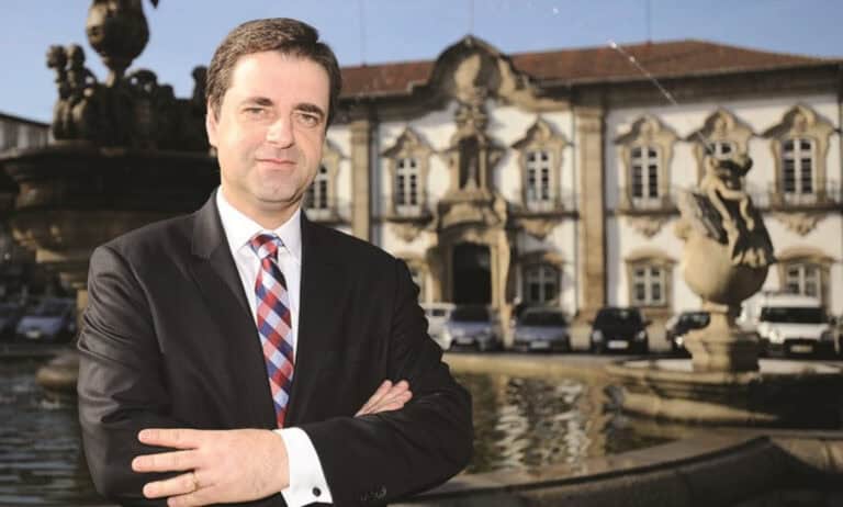 Autarca de Braga junta-se a manifesto contra a aprovação da lei da eutanásia