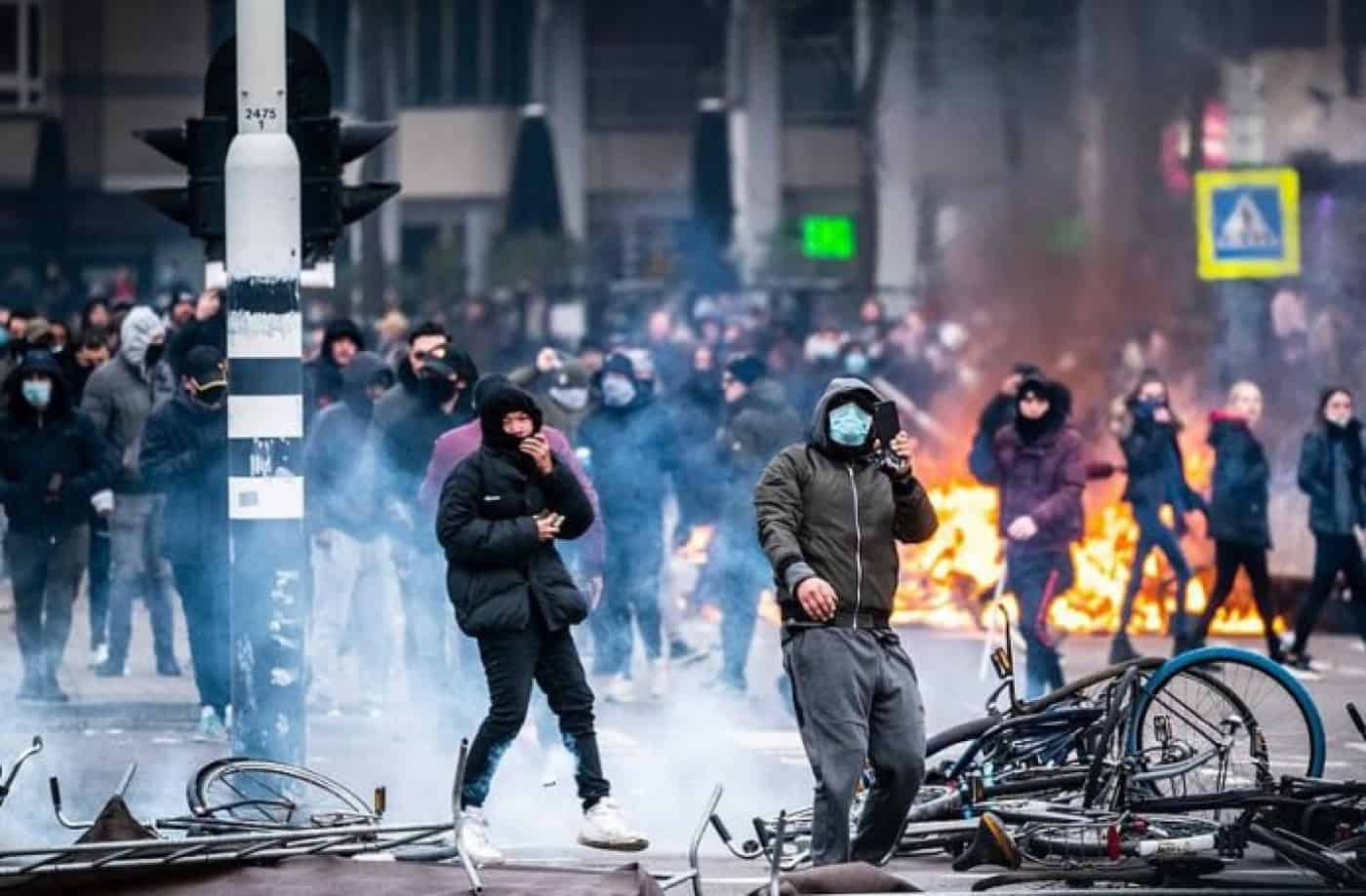 Mais de 70 detidos em protestos contra o confinamento na Holanda