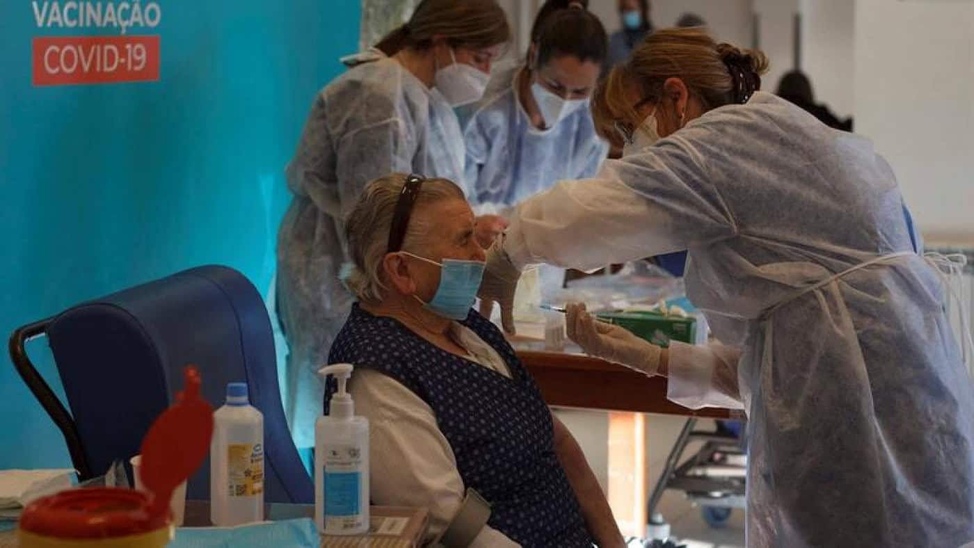 Carta aberta defende prioridade na vacinação dos maiores de 80 anos