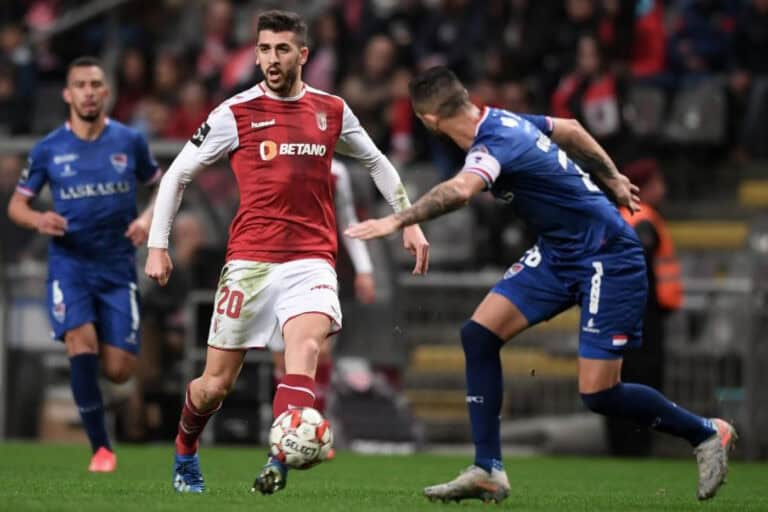 Carvalhal muda oito jogadores; Ricardo Soares faz quatro alterações