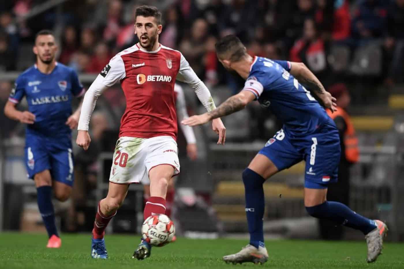 Carvalhal muda oito jogadores; Ricardo Soares faz quatro alterações