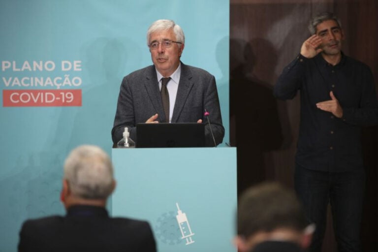 Governo quer instalar um posto de vacinação em cada concelho até ao final de março