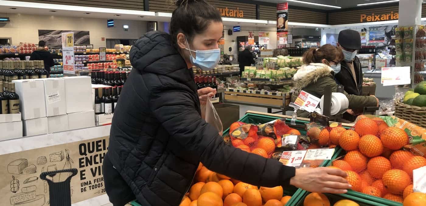 "Do outro lado da linha". CMB cria apoio para levar bens essenciais a pessoas vulneráveis