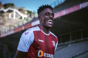 Carvalhal promove oito alterações; Caju no banco de suplentes