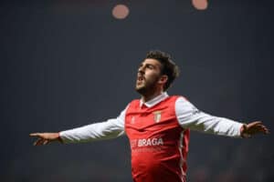 Falta apenas oficializar: Paulinho vai mesmo ser jogador do Sporting