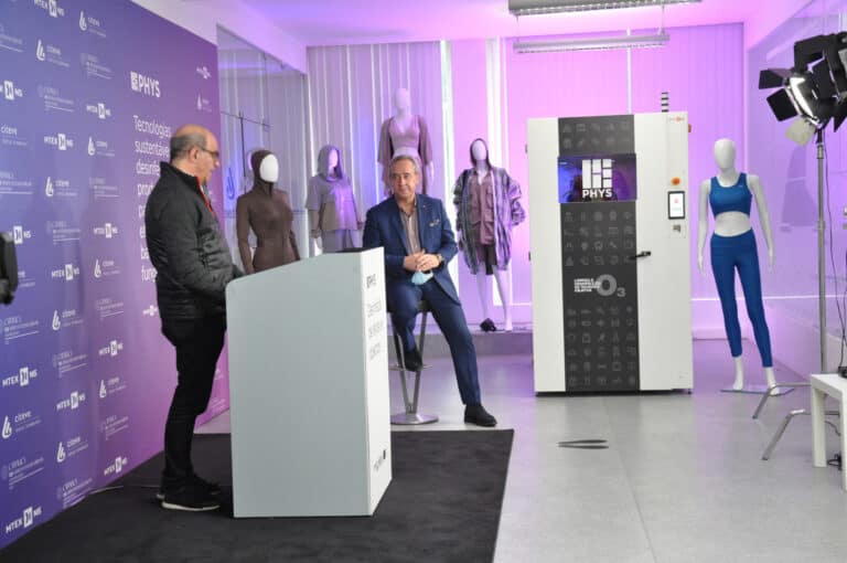 Phys. A cabine "made in Famalicão" que inativa a Covid-19 no vestuário