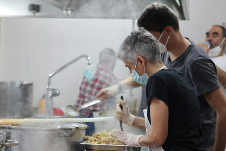 Segurança Social recusa novas cantinas solidárias; 'Virar a Página' depende só de privados