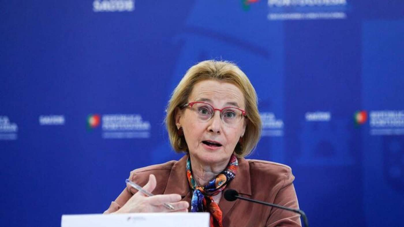 360 mil pessoas vacinadas. Graça Freitas apela à confiança nas instituições