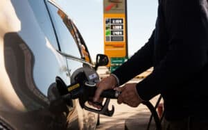 Preço da gasolina pode subir 3 cêntimos por litro segunda-feira