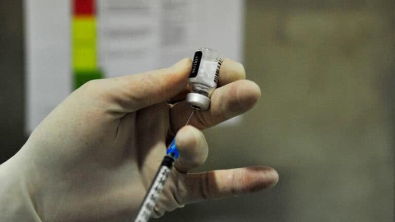 DGS torna obrigatória lista de pessoas a convocar se sobrarem vacinas 