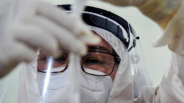 DGS alarga testes rápidos a escolas, fábricas e construção civil