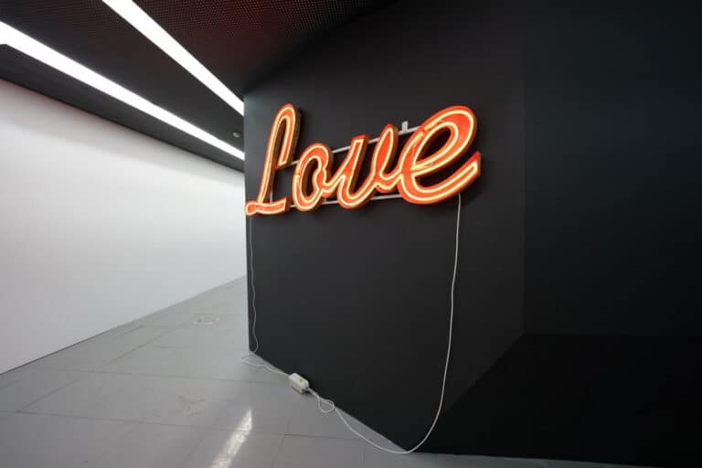 Zet Gallery celebra o amor através da arte, literatura e teatro