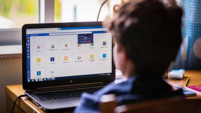 Alunos só podem usar internet grátis para “contexto educativo”