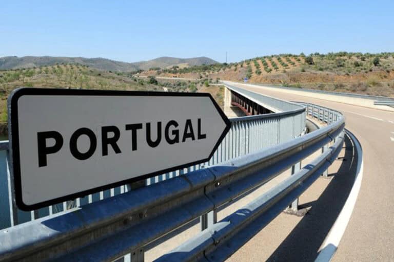 Governo apoiou com 6,1 ME regresso de 3.500 emigrantes portugueses