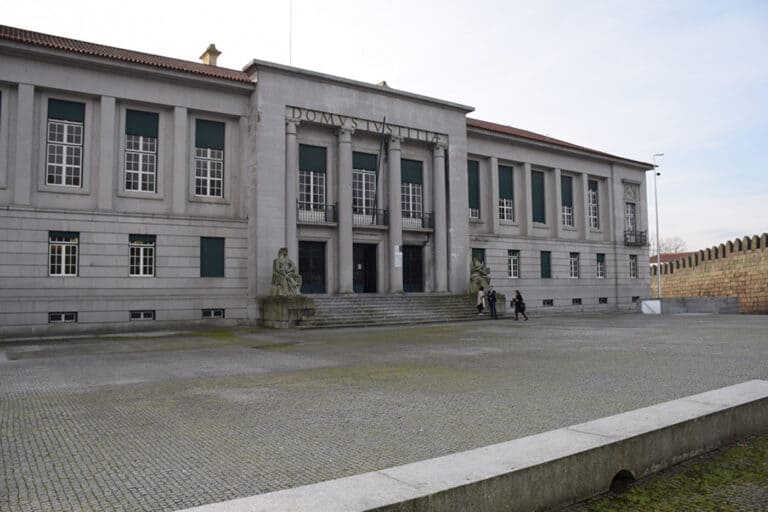 Quase três anos depois, em que fase está o novo edifício do Tribunal de Guimarães?