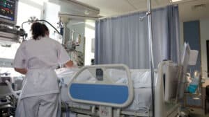 Suspensa provisoriamente contratação de enfermeiros formados no estrangeiro 