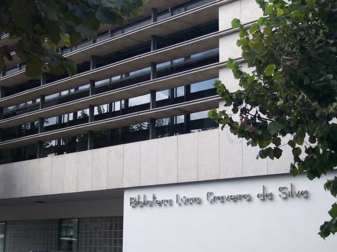 Biblioteca Lúcio Craveiro da Silva apresenta livros e promove tertúlias até ao final do mês