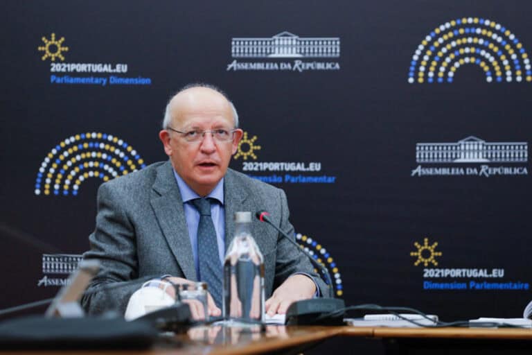 Governo anuncia repatriamento de portugueses no Brasil