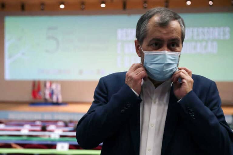 Docentes pedem intervenção da Autoridade do Trabalho ao teletrabalho