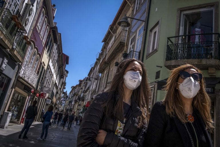 Covid-19: Portugal regista mais 1944 casos, 105 mortes e menos 318 internamentos