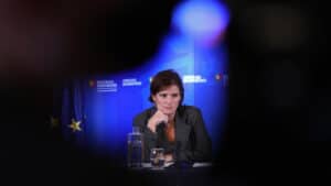 Governo afasta para já desconfinamento