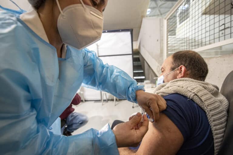 Vacinação dos bombeiros incluídos na primeira fase não será afetada