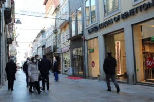 Covid-19: Mais 67 mortes e 1.940 casos. Internados baixam, mas ainda há 669 em cuidados intensivos