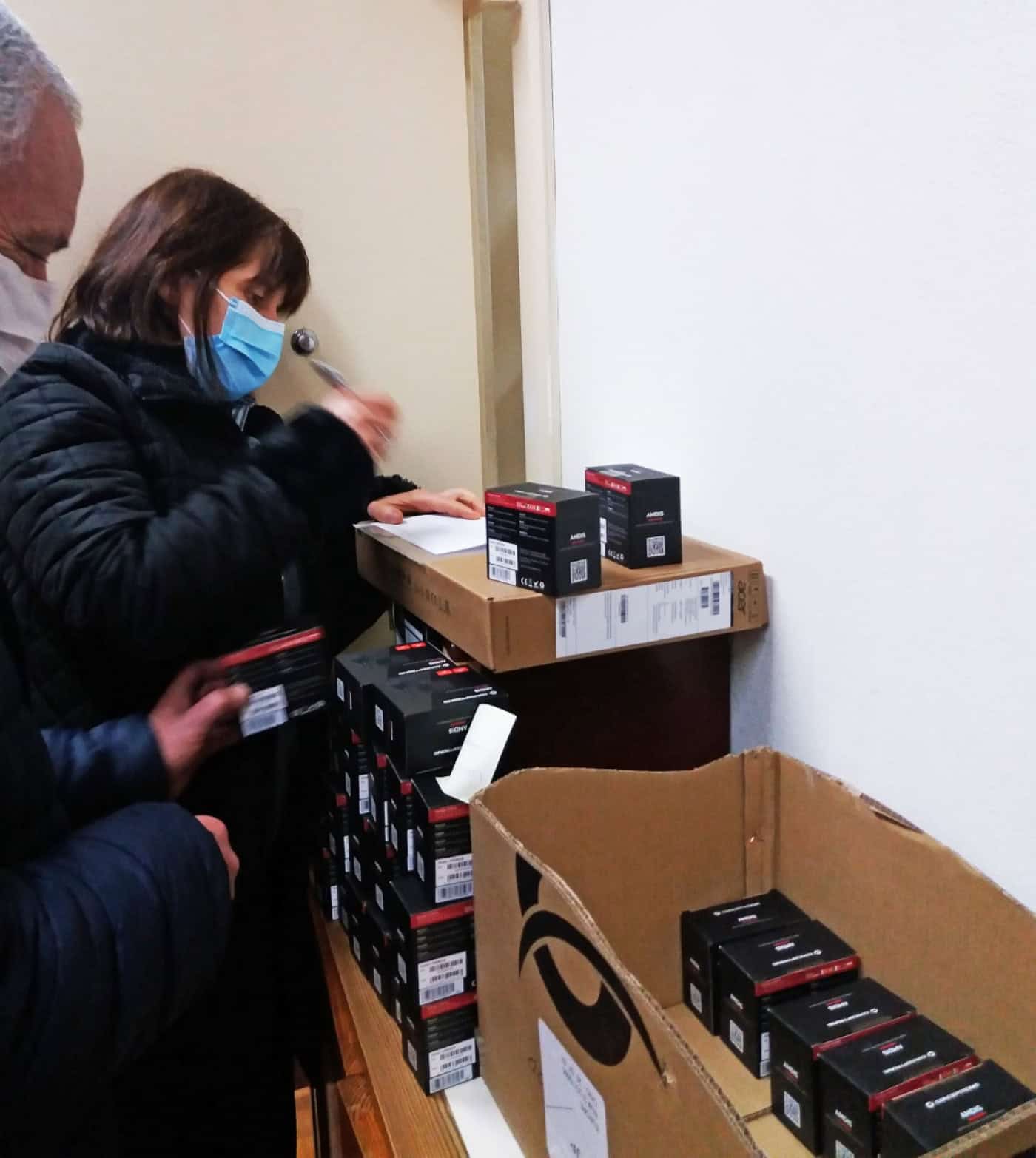 Câmara de Braga entrega 300 webcams aos estabelecimentos de ensino