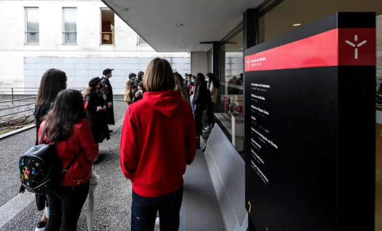 UMinho define novo valor mínimo para propinas de alunos da CPLP