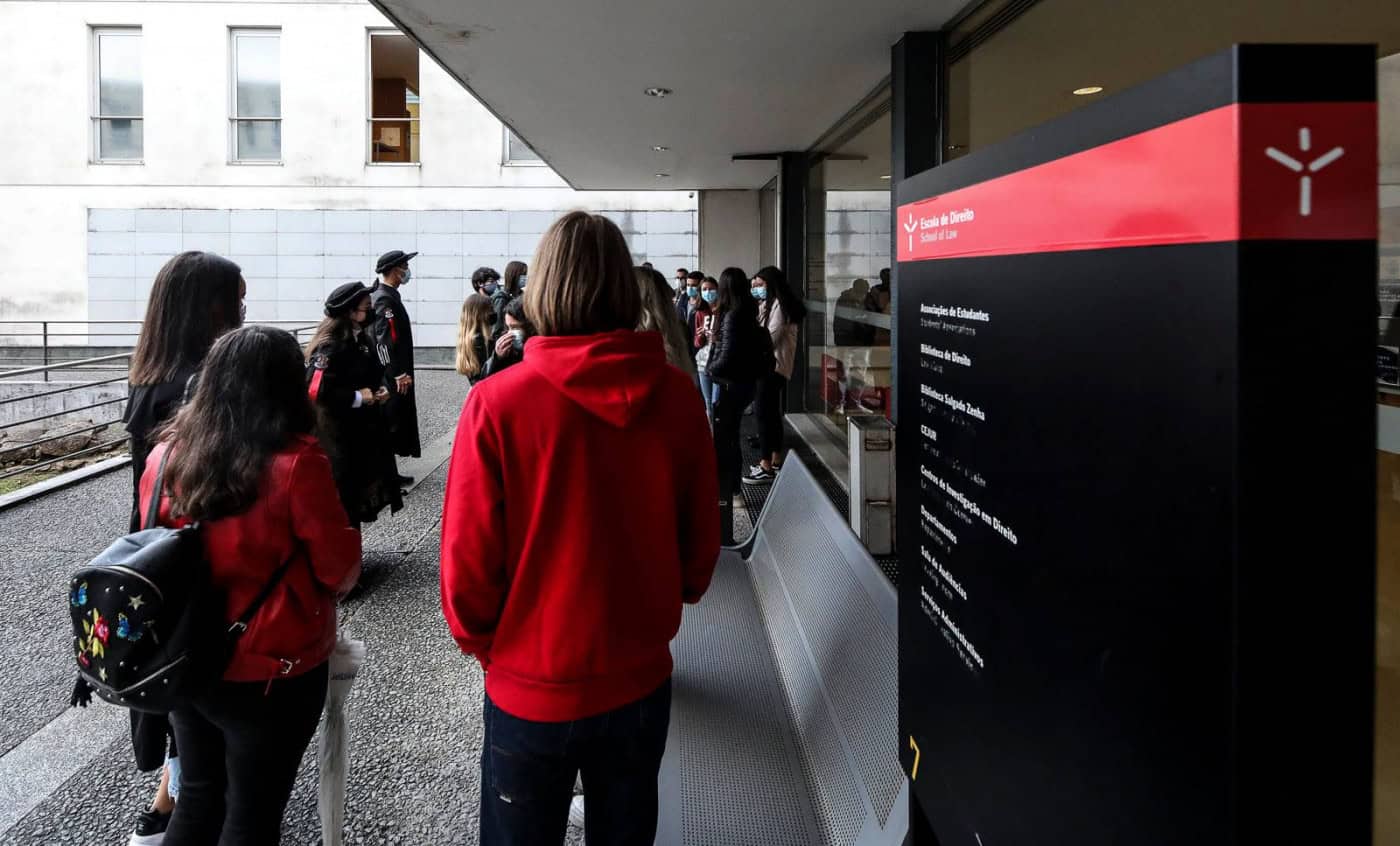 UMinho define novo valor mínimo para propinas de alunos da CPLP