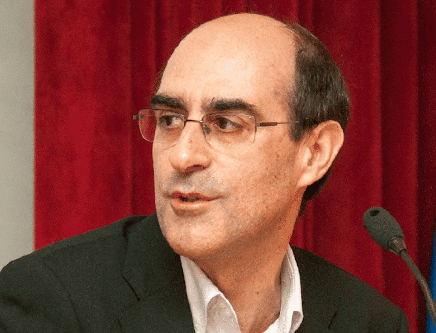 "Possibilidade de partido de ideologia municipalista só visa pressionar PS e PSD"