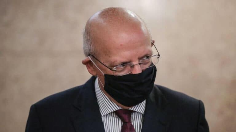 Vacinas para a Europa excedem número de residentes. Portugal vai mesmo enviar 5% para PALOP