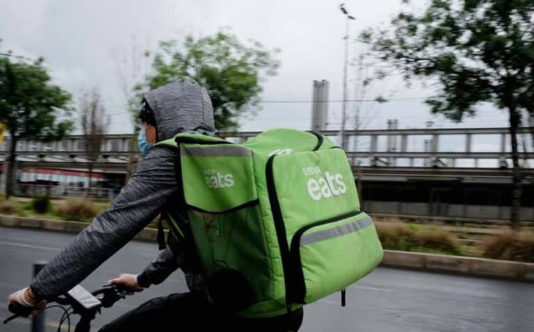 UE consulta parceiros sociais para dar direitos aos trabalhadores da Uber e Glovo