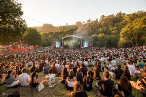 DGS estuda testes rápidos em eventos-piloto antes de festivais de verão