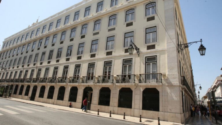 A dívida pública diminuiu 600 milhões de euros