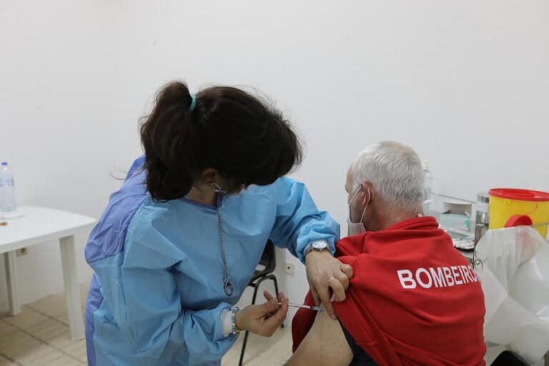 Vacinação dos cerca de 15 mil bombeiros concluída