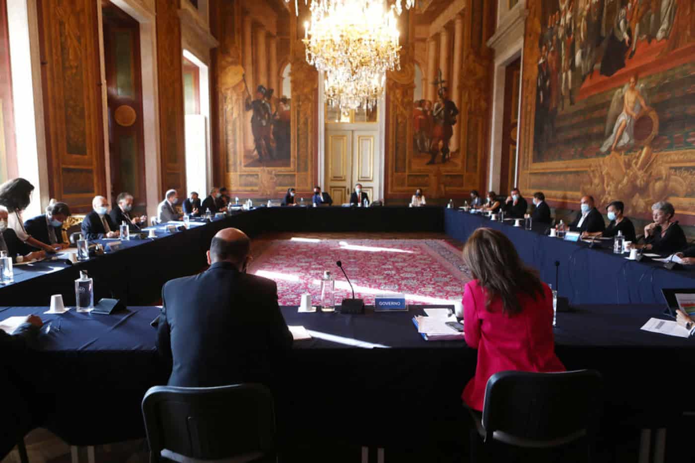 Governo e parceiros sociais reúnem-se para discutir questões relacionadas com a pandemia