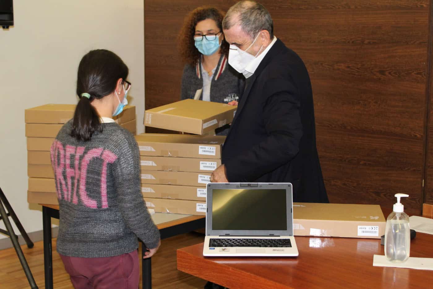 Dstgroup oferece 151 computadores ao Agrupamento Sá de Miranda