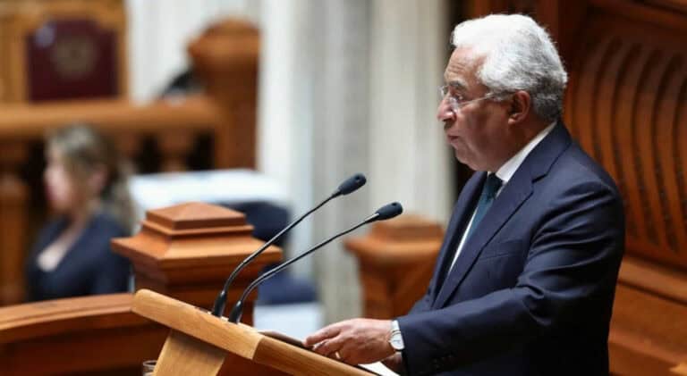 Costa responde no Parlamento sobre desconfinamento, vacinação e crise