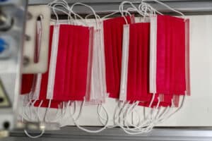 Parlamento avança com uso obrigatório de máscaras na rua, pelo menos, até julho