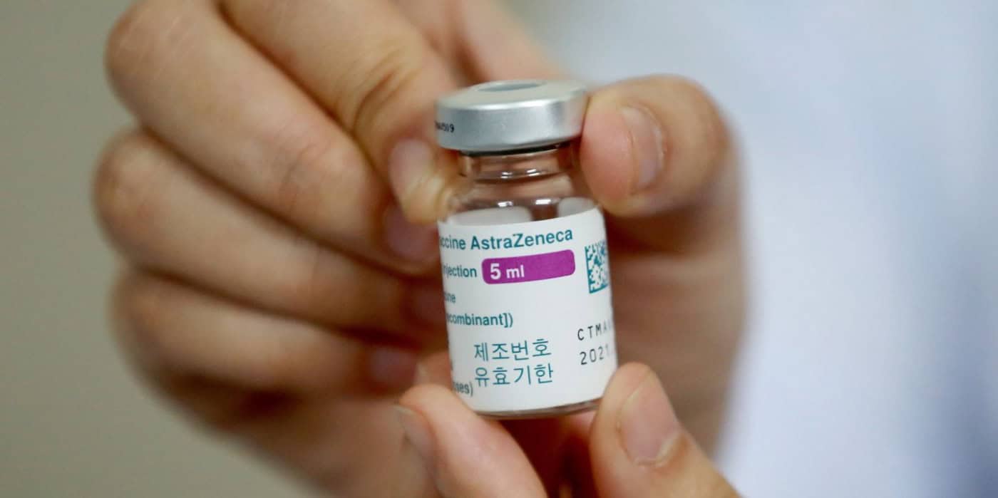 Astrazeneca. OMS diz que os benefícios superam os riscos e recomenda vacinação