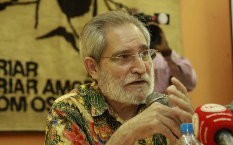 Pepetela vence prémio de literatura dstangola/Camões