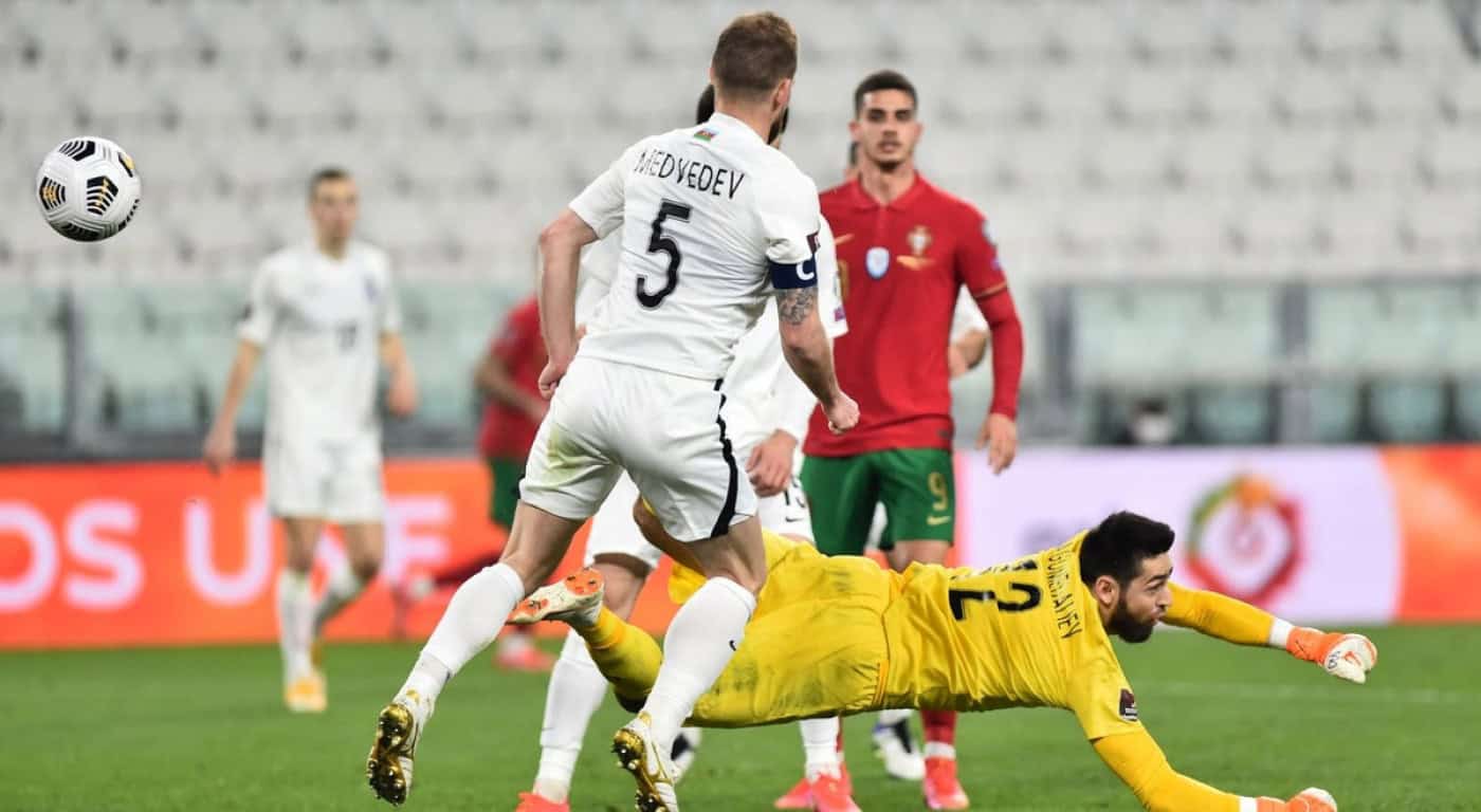 Portugal estreou-se no Grupo A com uma vitória sobre o Azerbaijão