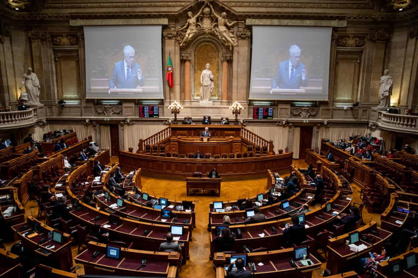 Parlamento debate projetos para adiar as eleições autárquicas