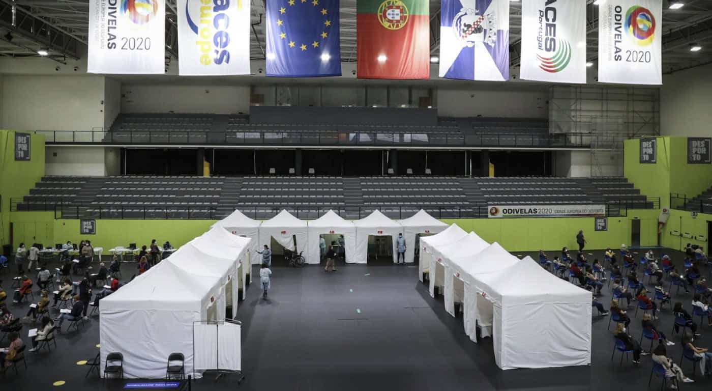 Vacinação em massa vai precisar de 5.200 profissionais de saúde