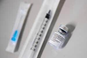 Portugal é um dos únicos países a não vacinar pessoas que já foram infetadas