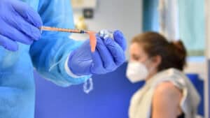 DGS garante que pessoas anteriormente infetadas "vão ser vacinadas”