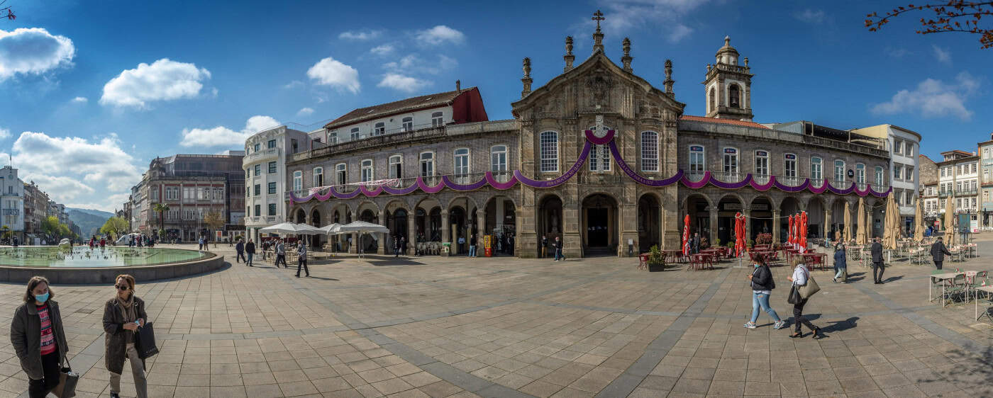 Atividade turística derrapa quase 90% em fevereiro