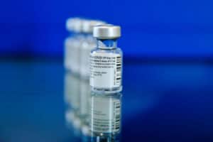 Vacina da Pfizer mostra-se segura e eficaz nos testes em adolescentes