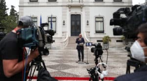 Maioria aprova plano de reabertura gradual do governo